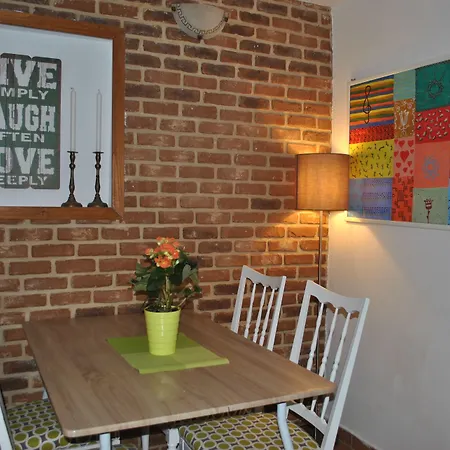 Optimist Apartment *